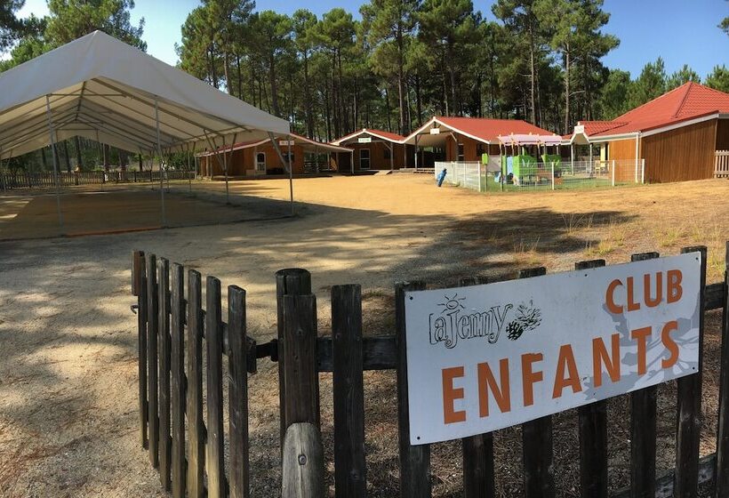 Chalet Orange Naturiste La Jenny