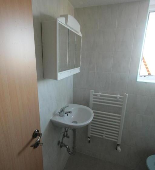 فندق فئة نجمة واحدة Biberach Riss Zimmer Frei, Einzel Zimmer Bad Küche