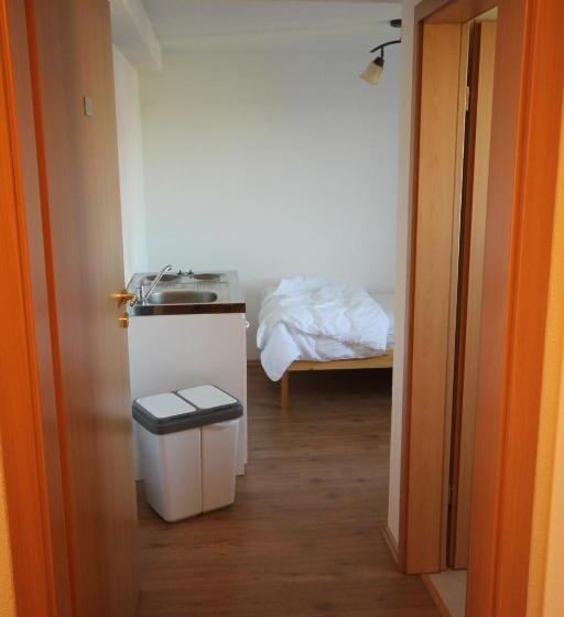 فندق فئة نجمة واحدة Biberach Riss Zimmer Frei, Einzel Zimmer Bad Küche
