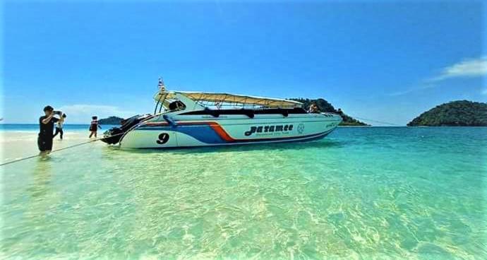 هتل Daya Beach, Lipe Local