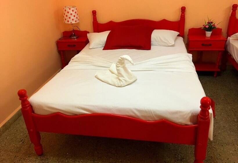 هتل Hostal Mozangel