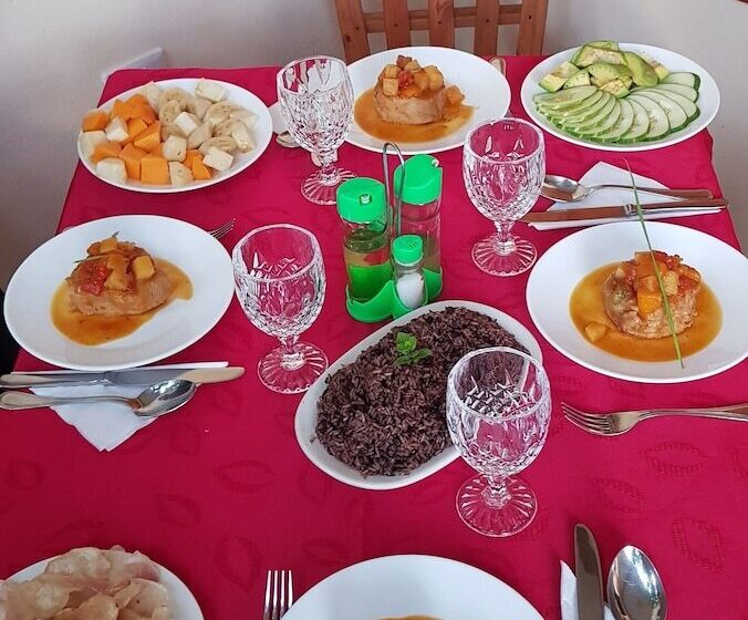هتل Hostal Mozangel