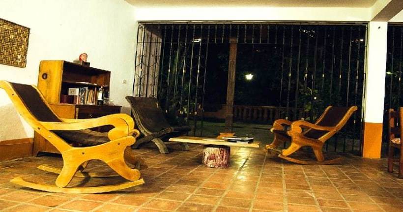 בית מלון כפרי Otrolado Lodge