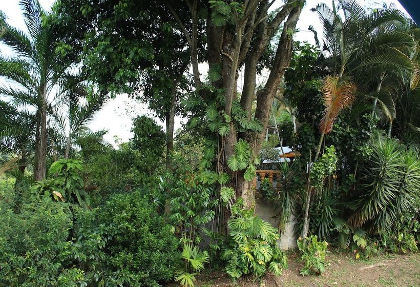 בית מלון כפרי Otrolado Lodge