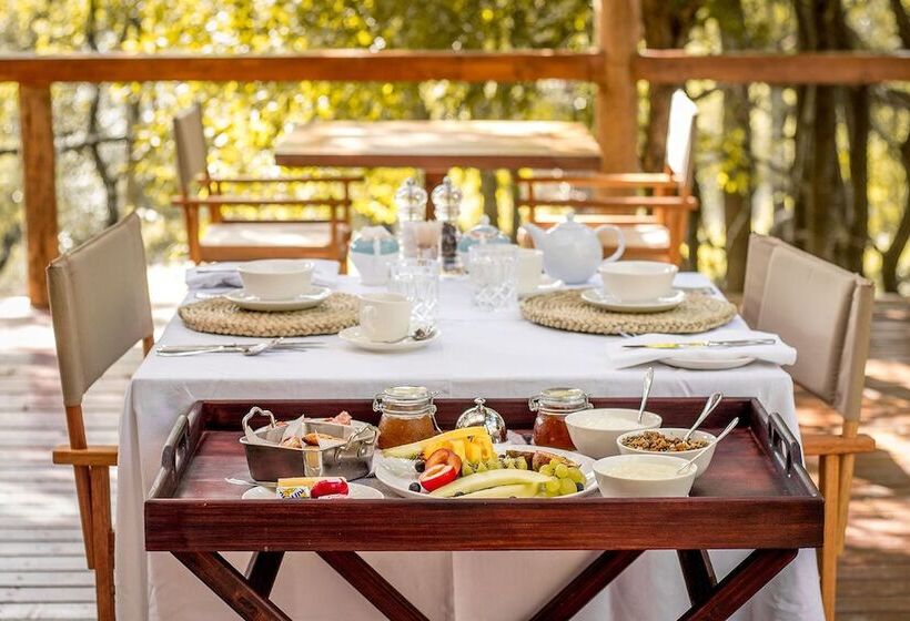 Отель Rhino Sands Safari Camp