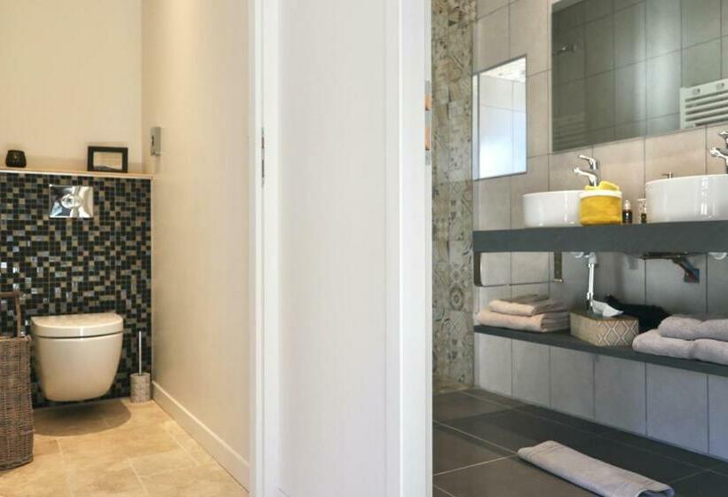 Domaine Des Pierres Blanches   B&b