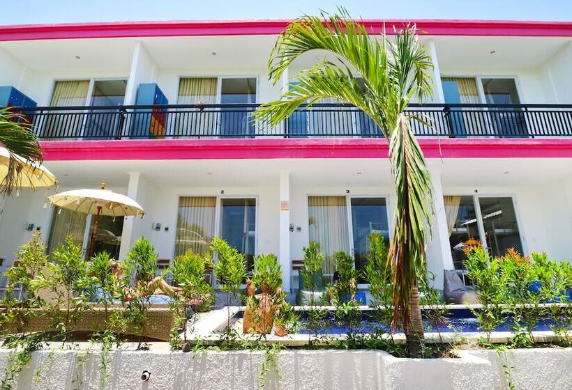 هتل Mondo Surf Village