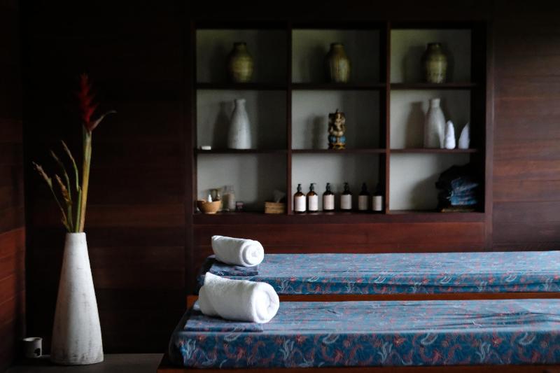 Отель Suarapura Resort & Spa
