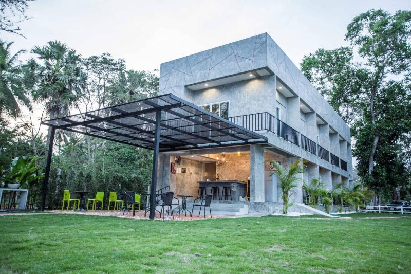 בית מלון כפרי The Chala Resort