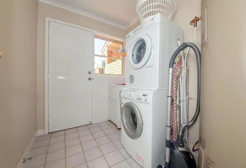 Moy At Nelson Bay, 2/30 Thurlow Avenue