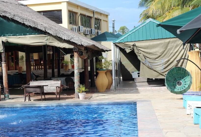 Thamole Lodge