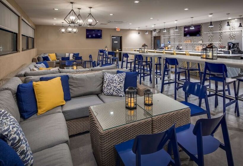 هتل Best Western  Plus Executive Residency Rigby S Water World