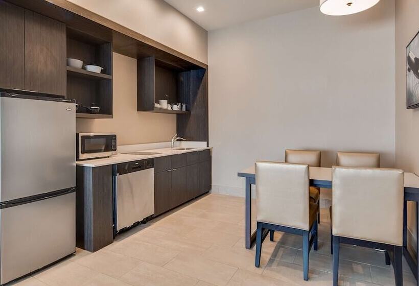 هتل Best Western  Plus Executive Residency Rigby S Water World