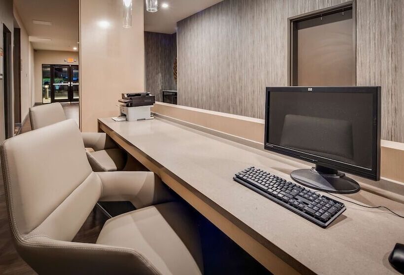 هتل Best Western  Plus Executive Residency Rigby S Water World