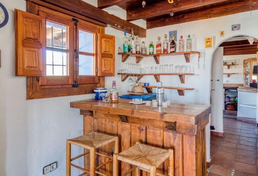 Lovely Cottage In Alcaucín Near Sierra Tejeda Natural Park