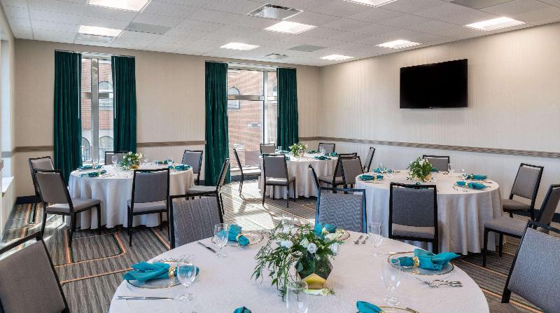هتل Hilton Garden Inn Flint Downtown