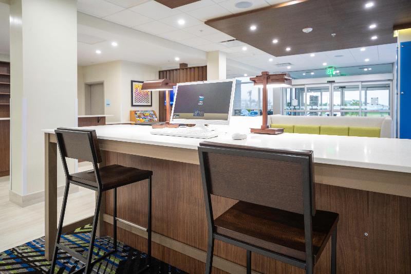בית מלון כפרי Holiday Inn Express & Suites   Fort Myers Airport, An Ihg
