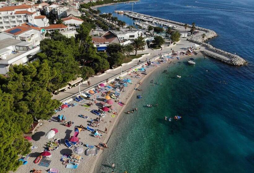 بنسيون Apartmani Daša Tučepi