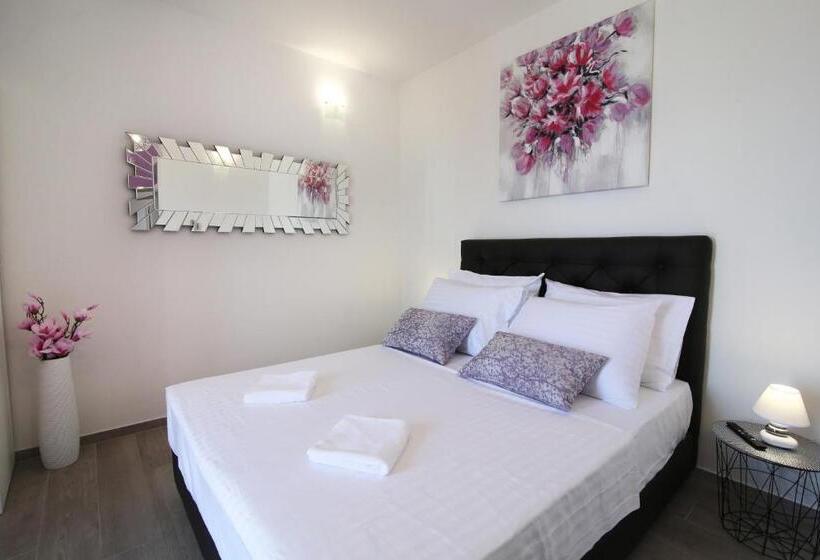 بنسيون Apartmani Daša Tučepi