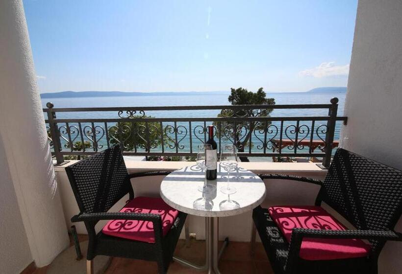 بنسيون Apartmani Daša Tučepi