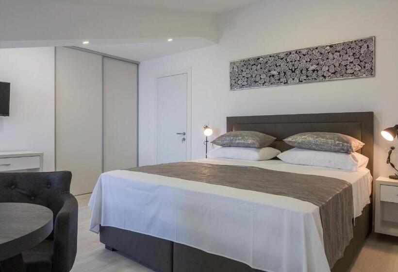 پانسیون Villa Mandalinic