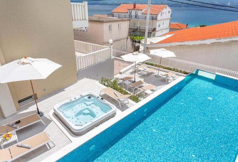 پانسیون Villa Mandalinic