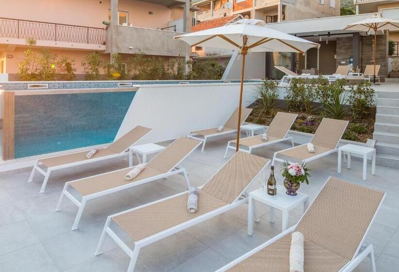 پانسیون Villa Mandalinic