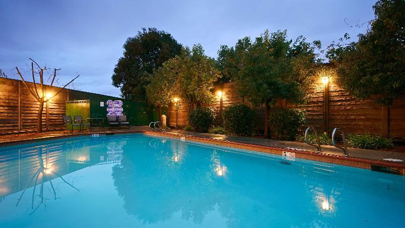 هتل Best Western Lanai Garden Inn & Suites