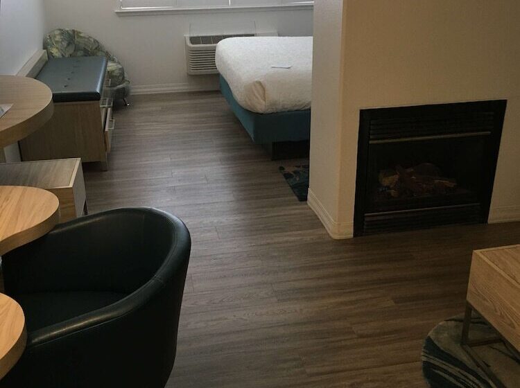 هتل Best Western Plus Capitola By The Sea Inn & Suites