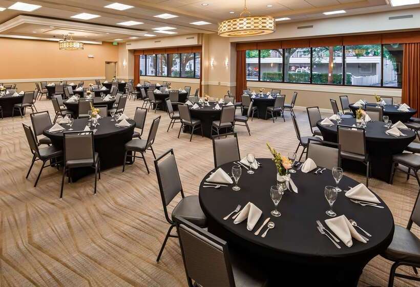 هتل Best Western Plus Inntowner Madison