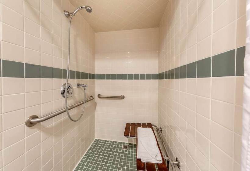 هتل Best Western Plus John Jay Inn & Suites