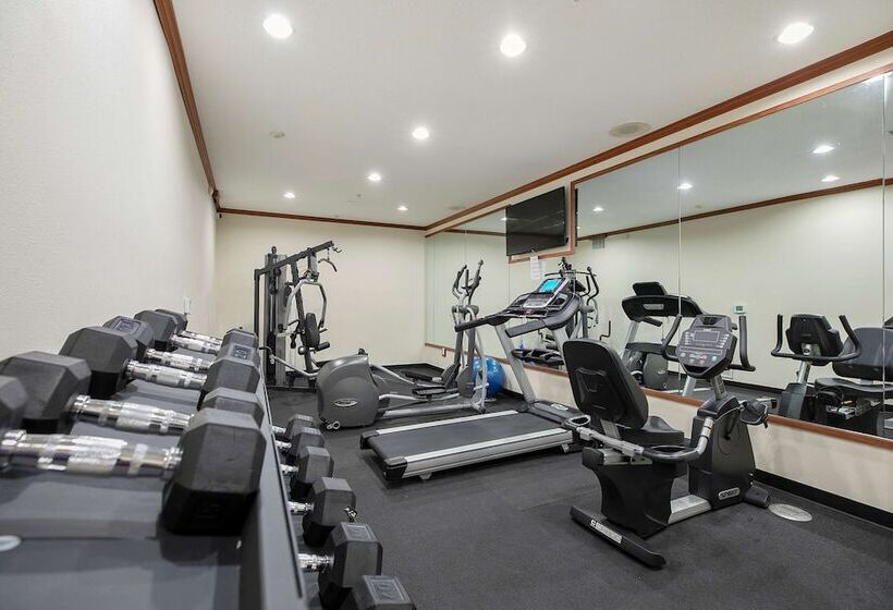 호텔 Best Western Plus Northwind Inn & Suites