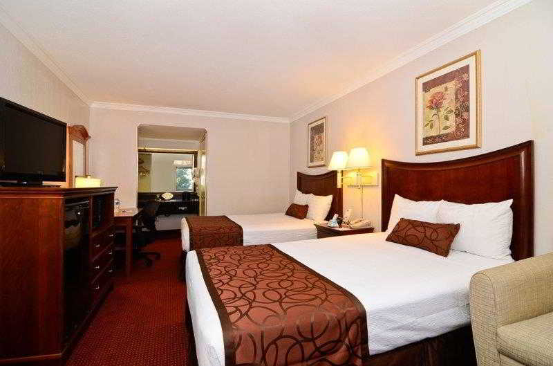 בית מלון כפרי Chula Vista Inn