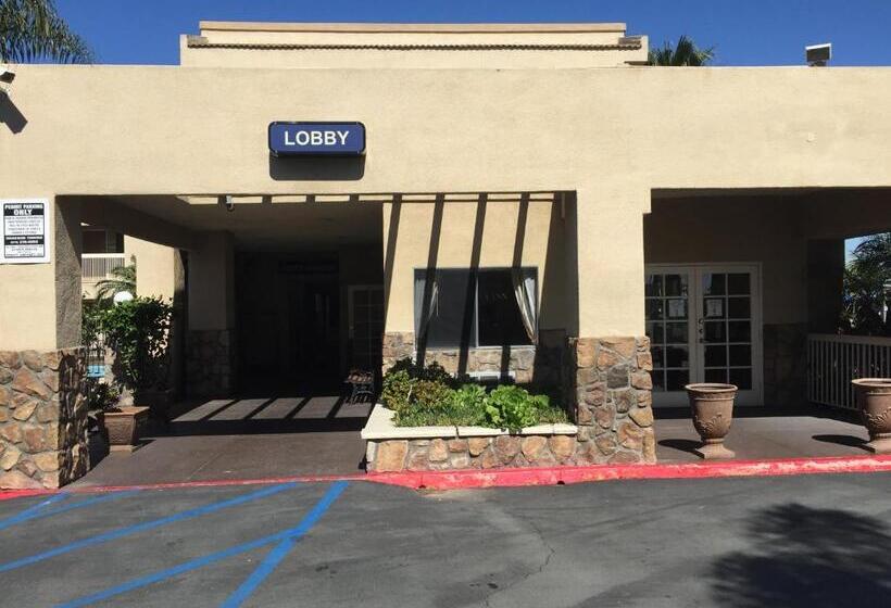 בית מלון כפרי Chula Vista Inn