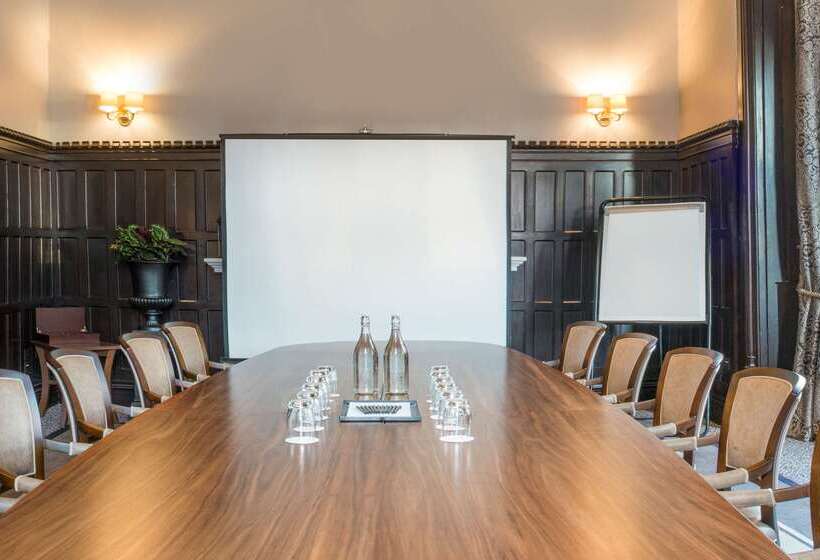 בית מלון כפרי De Vere Tortworth Court