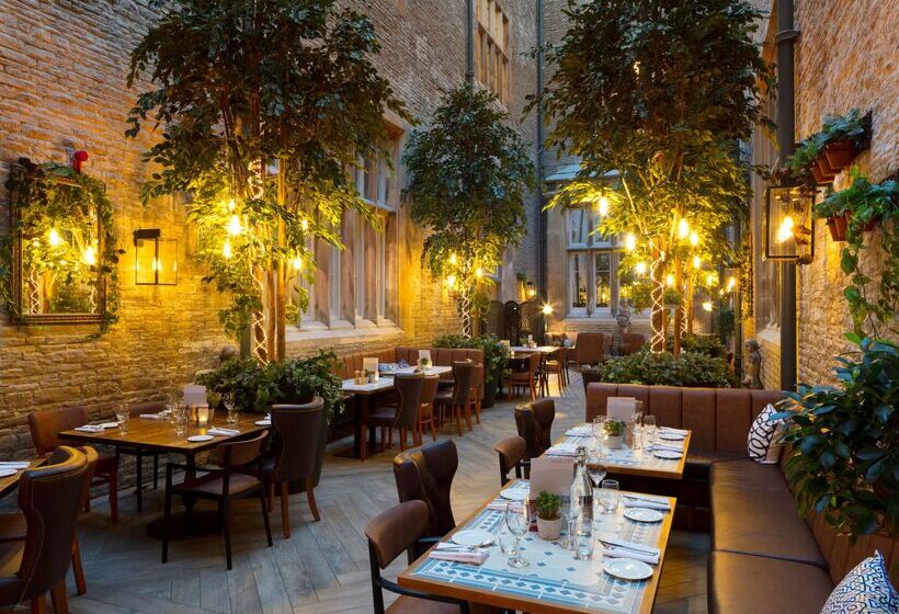 בית מלון כפרי De Vere Tortworth Court