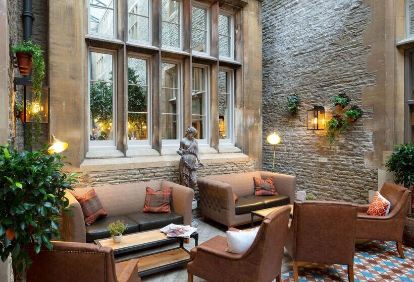 בית מלון כפרי De Vere Tortworth Court