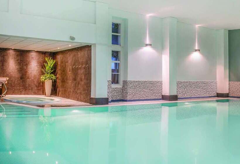 בית מלון כפרי De Vere Tortworth Court