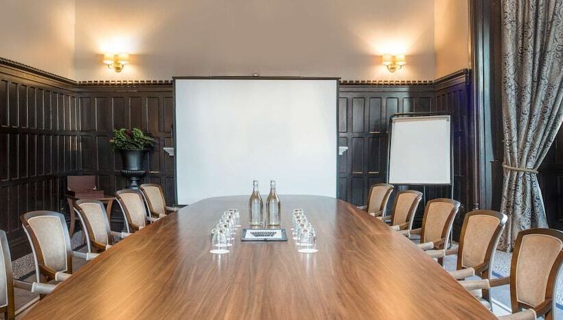 בית מלון כפרי De Vere Tortworth Court