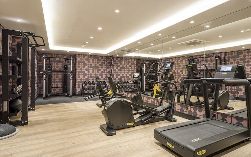 Отель Ilunion Les Corts Spa