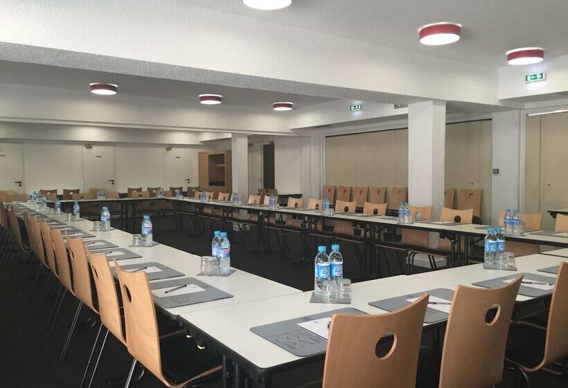 هتل Kyriad Le Bourget Centre  Parc Des Expositions
