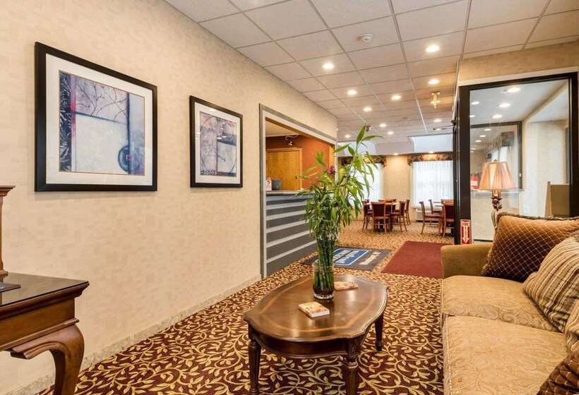 בית מלון כפרי Rodeway Inn