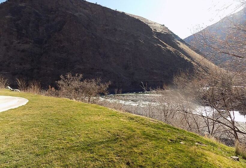 ホテル Salmon Rapids Lodge
