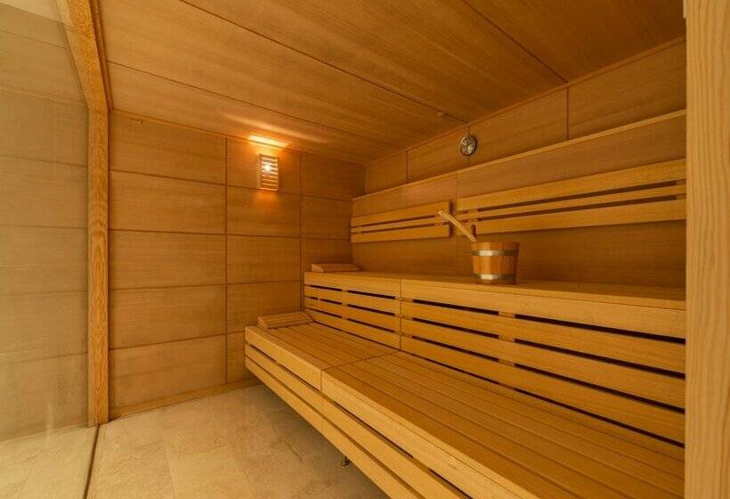 L'Azure Hotel 4* Sup