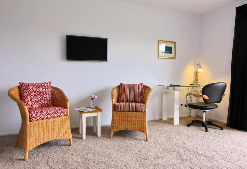 مبيت وإفطار Aotea Boutique Accommodation