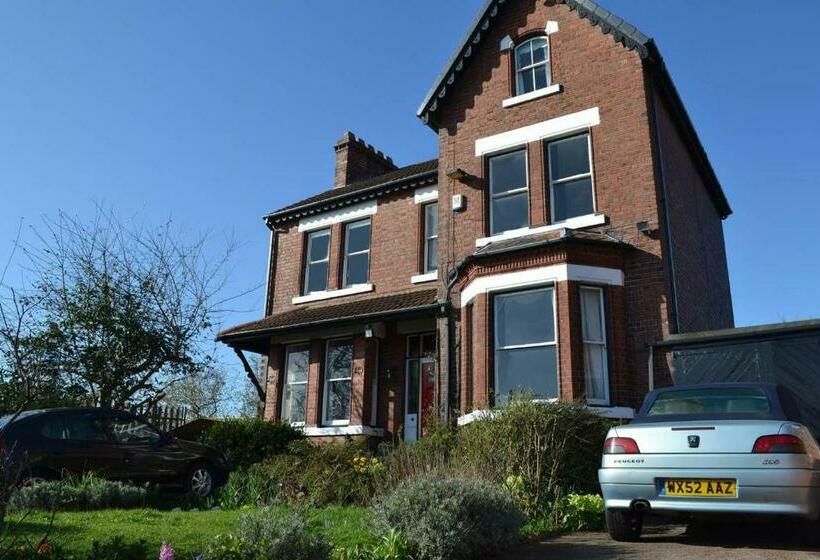 مبيت وإفطار Ms Mccreadys Guest House