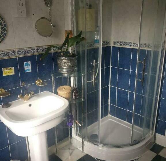 مبيت وإفطار Ms Mccreadys Guest House