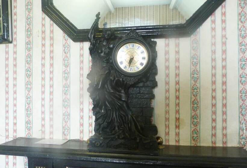 مبيت وإفطار Ms Mccreadys Guest House