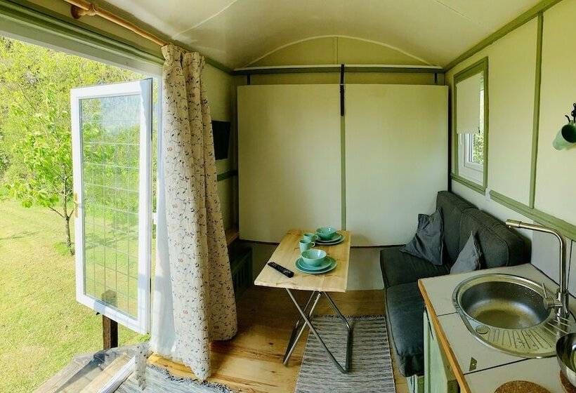 Hillcrest Hut