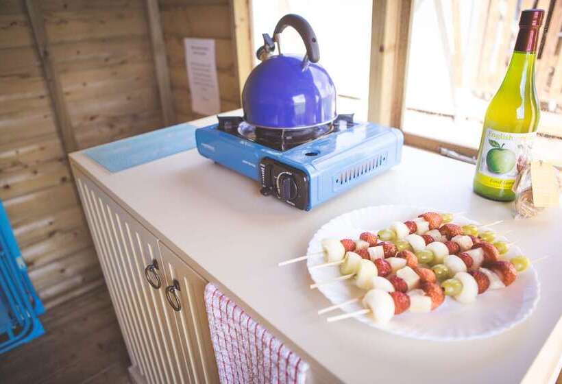 فندق Canvas & Clover